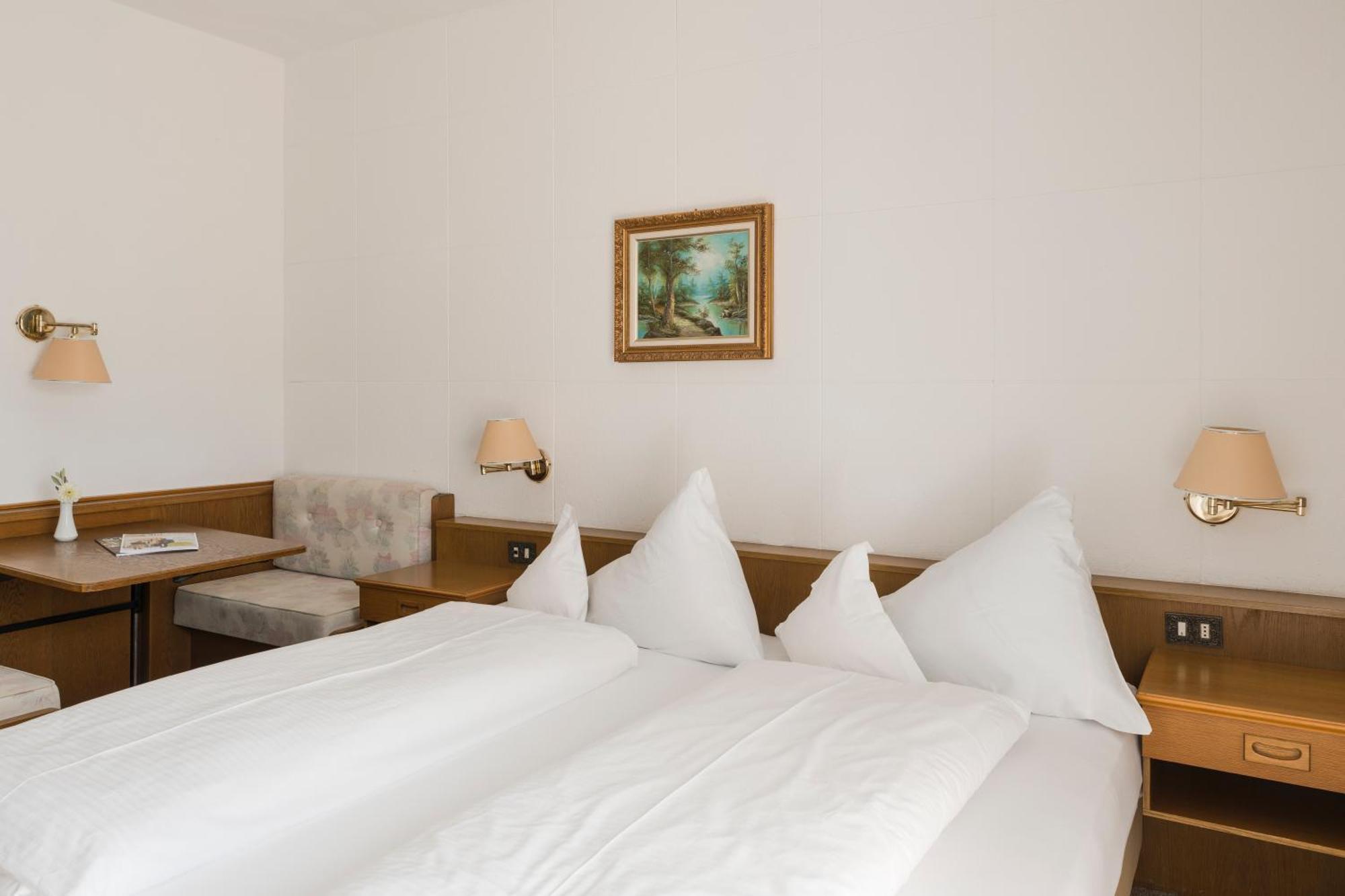 Pension Zum Burggraefler Schenna Chambre photo